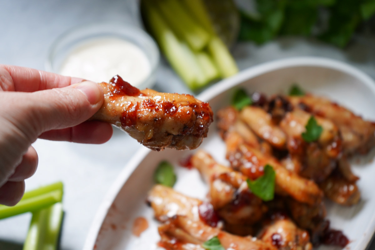 Chicken wings with hot pepper jelly