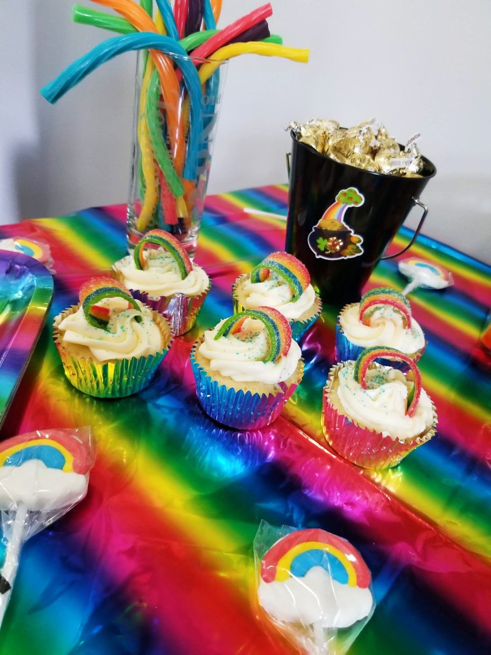 How to make Rainbow Cupcakes 