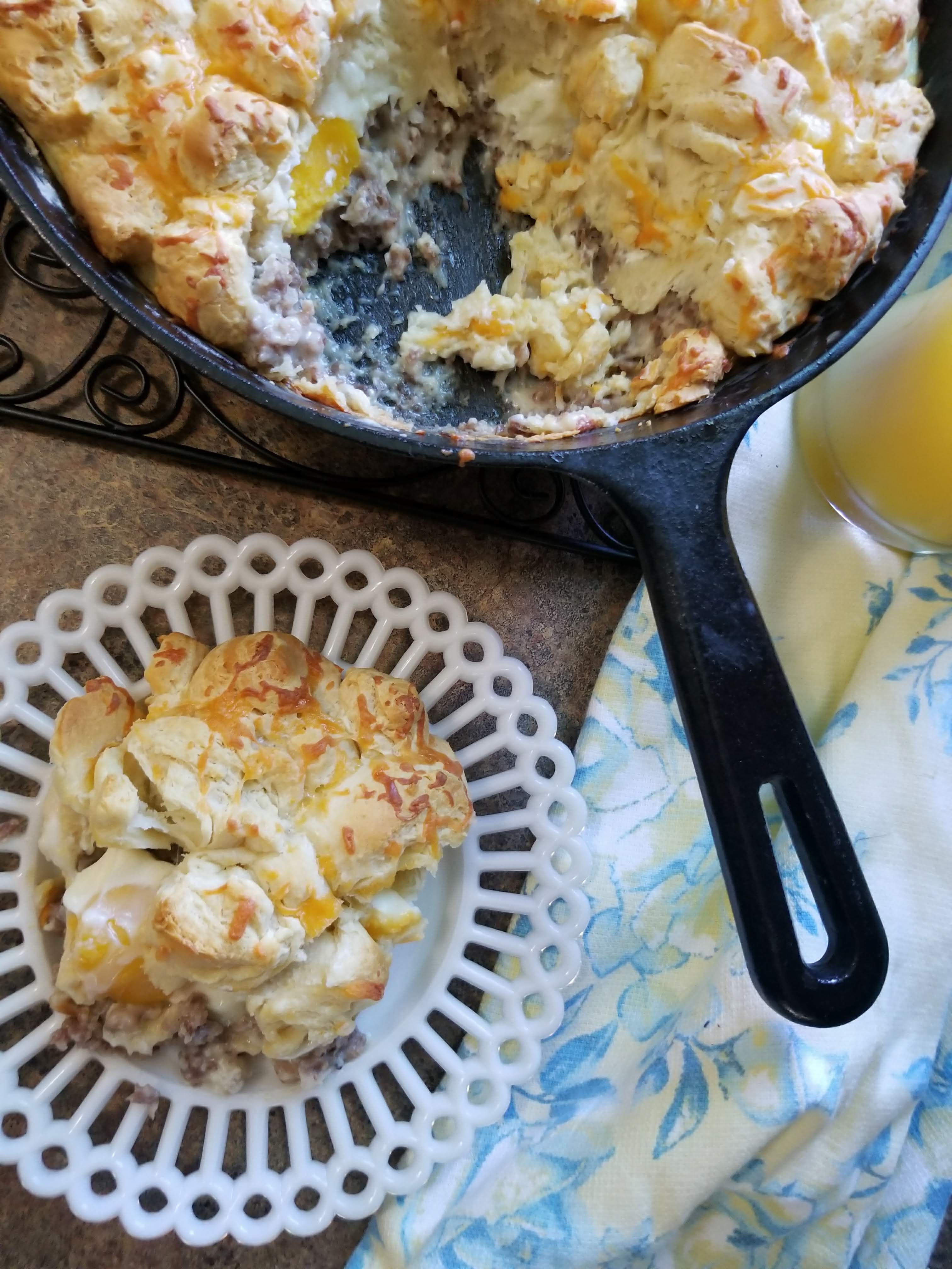 biscuits and gravy casserole 