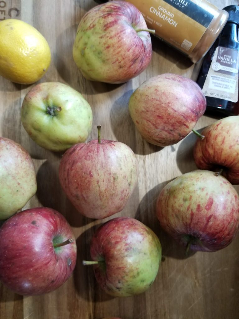 applesauce ingredient on cutting board