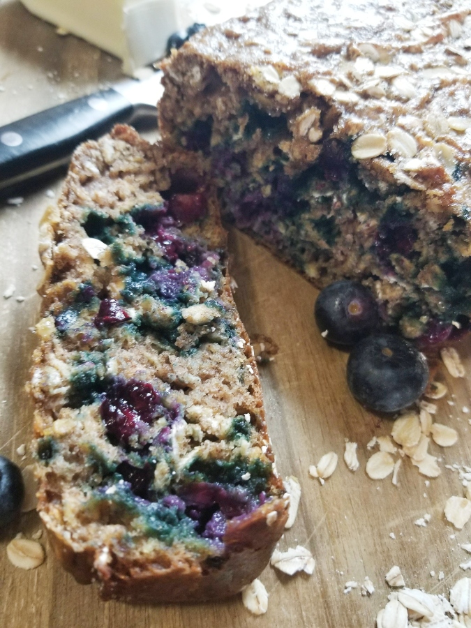 Healthy Oatmeal Blueberry Bread 