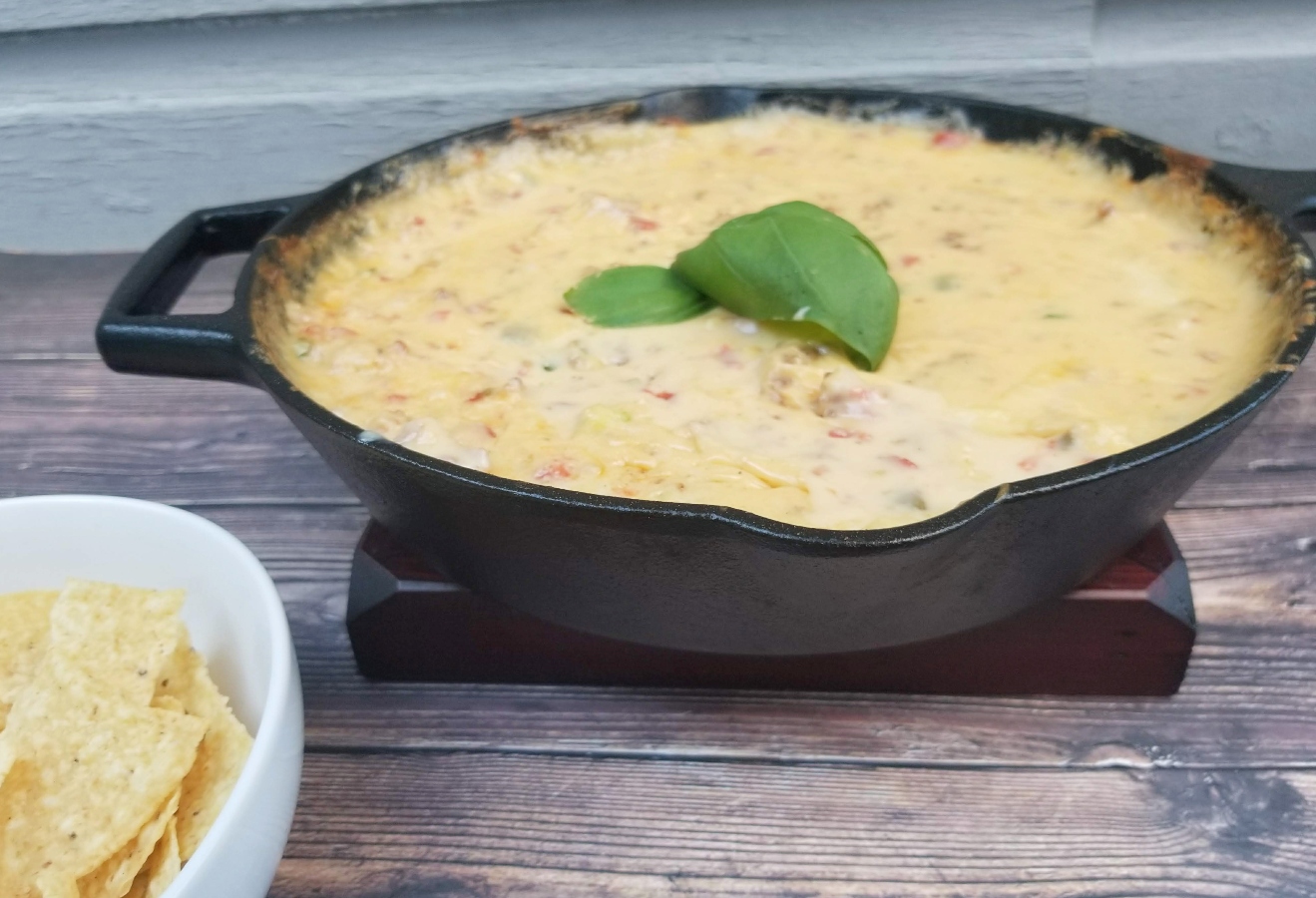 how to make smoked queso 
