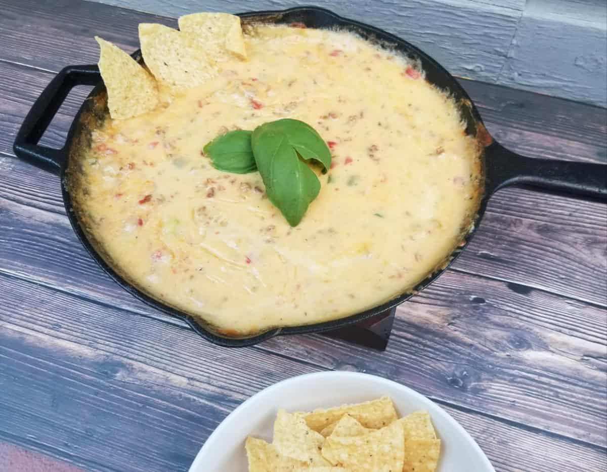 how to make smoked queso queso in catt iron skillet