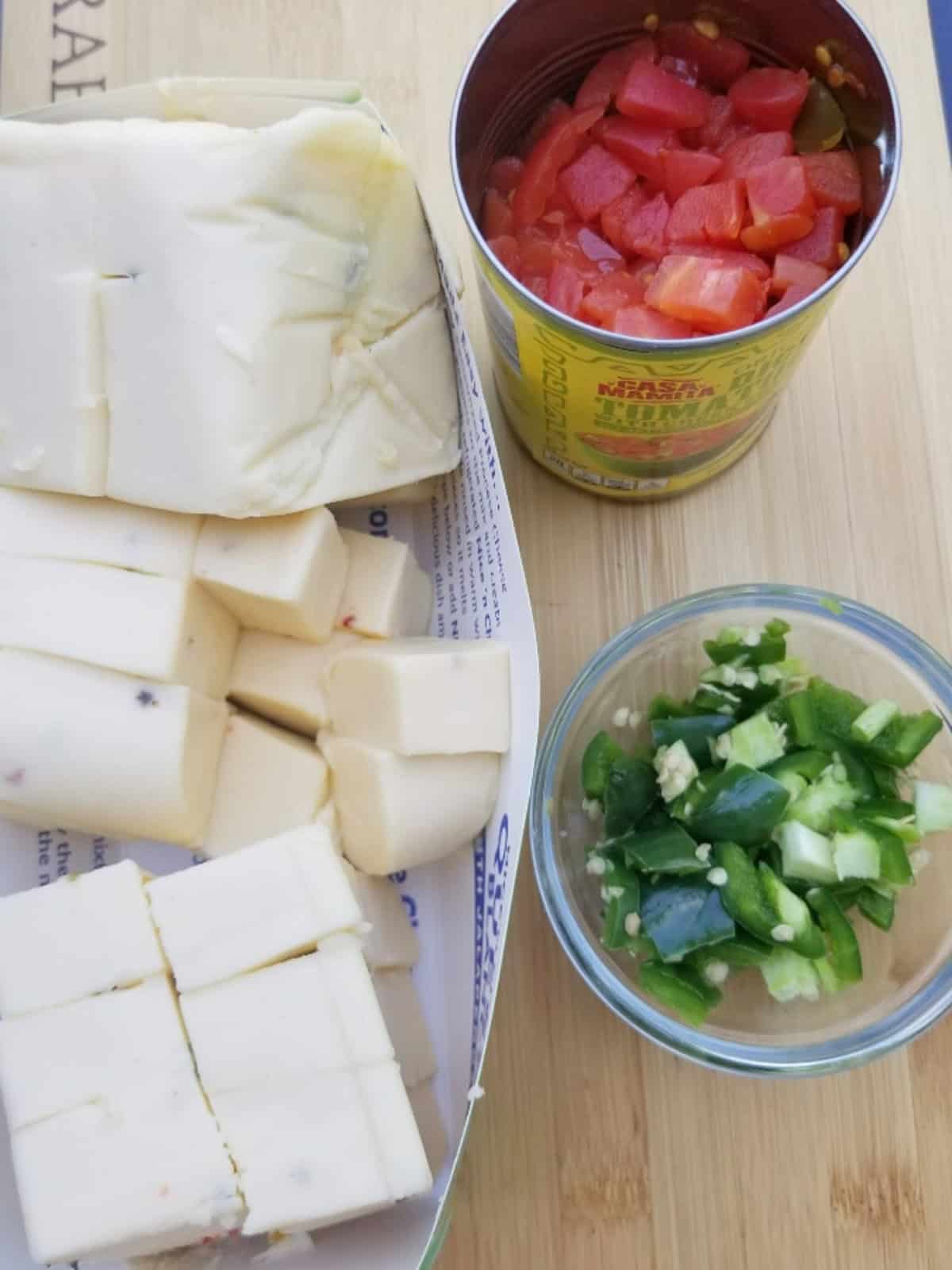 queso ingbreidnts on cutting board