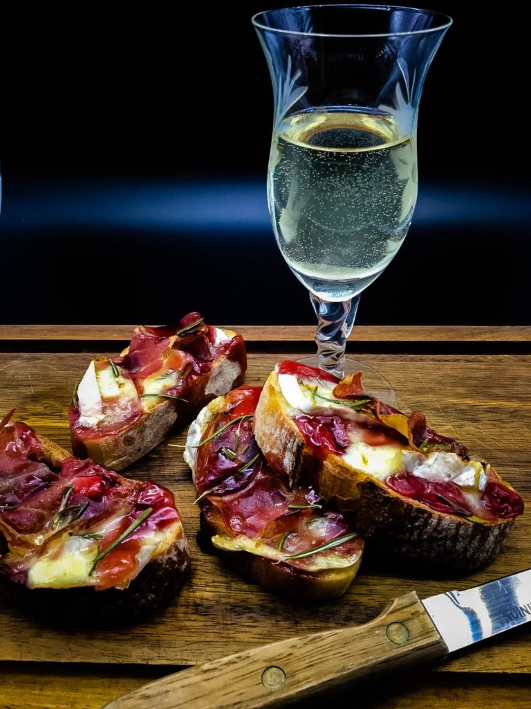 baked brie crostini with coppa and raspberry 