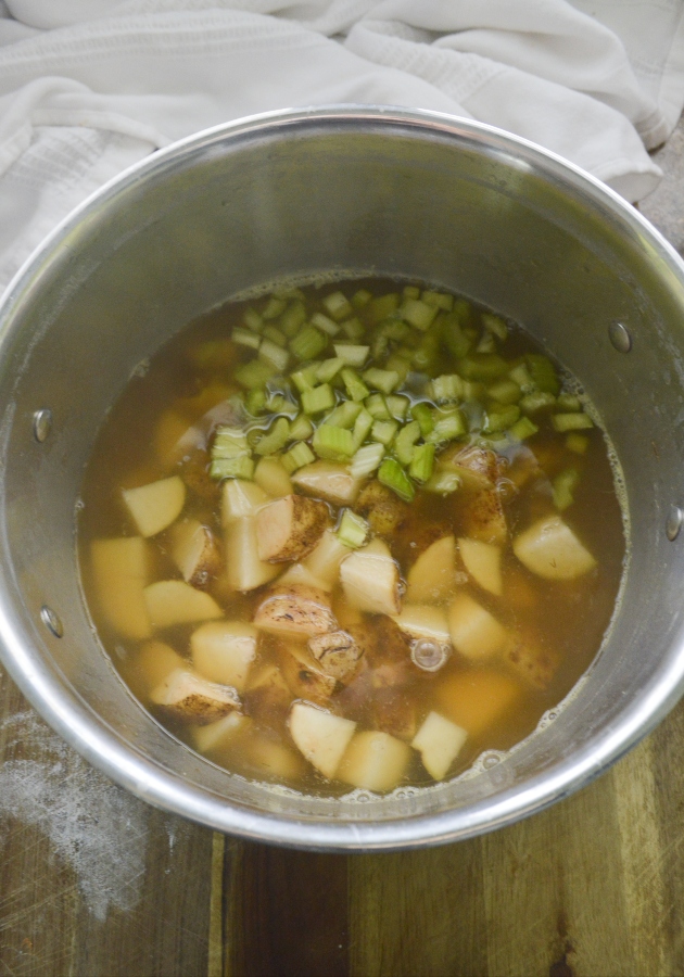 potatoes in chicken broth with celery 