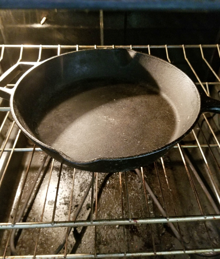 how to season cast iron pan
