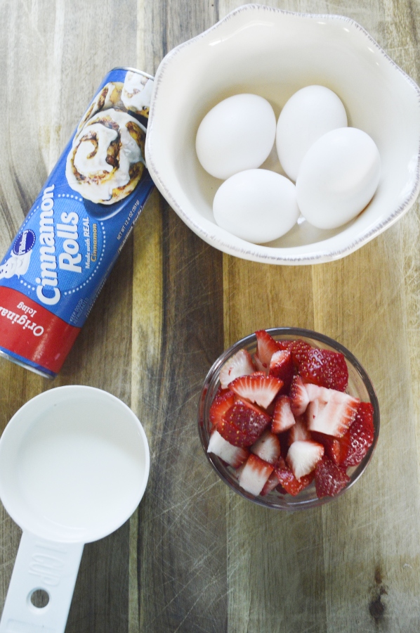 strawberry cinnamon roll french toast casserole ingredients 
