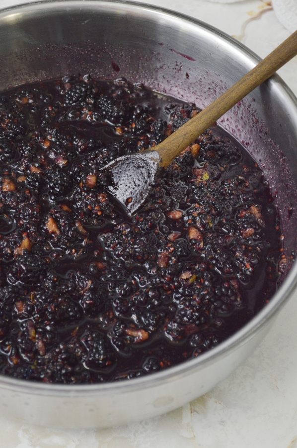 blackberry jam cooking 