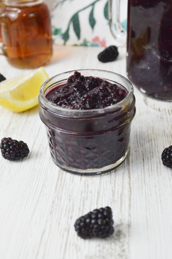 blackberry vanilla bourbon jam in small jelly jar