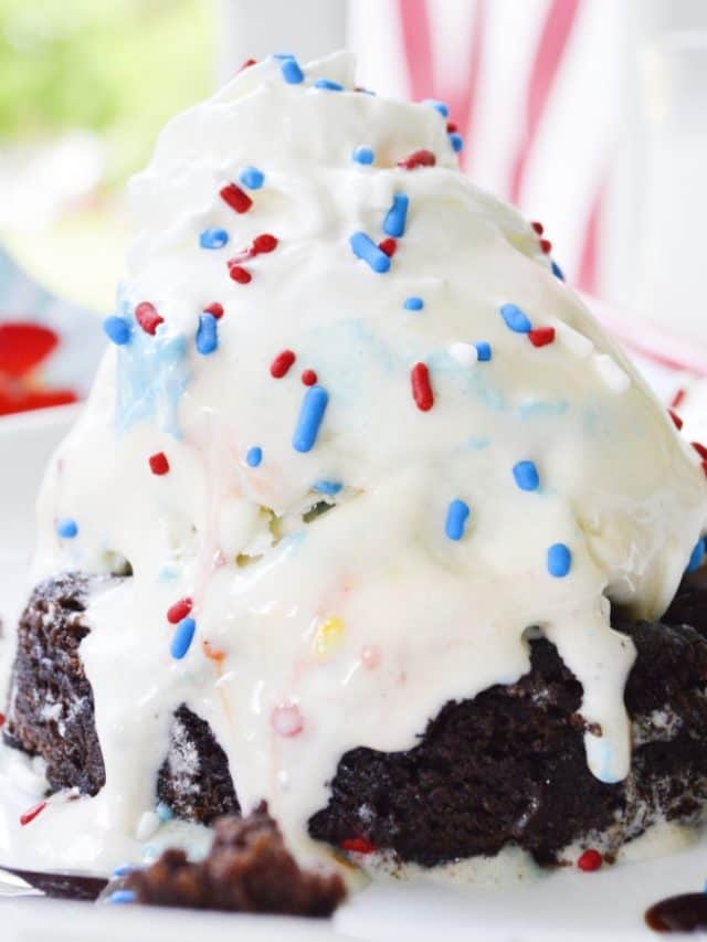 cropped-red-white-blue-brownie-sundaes-2.jpg