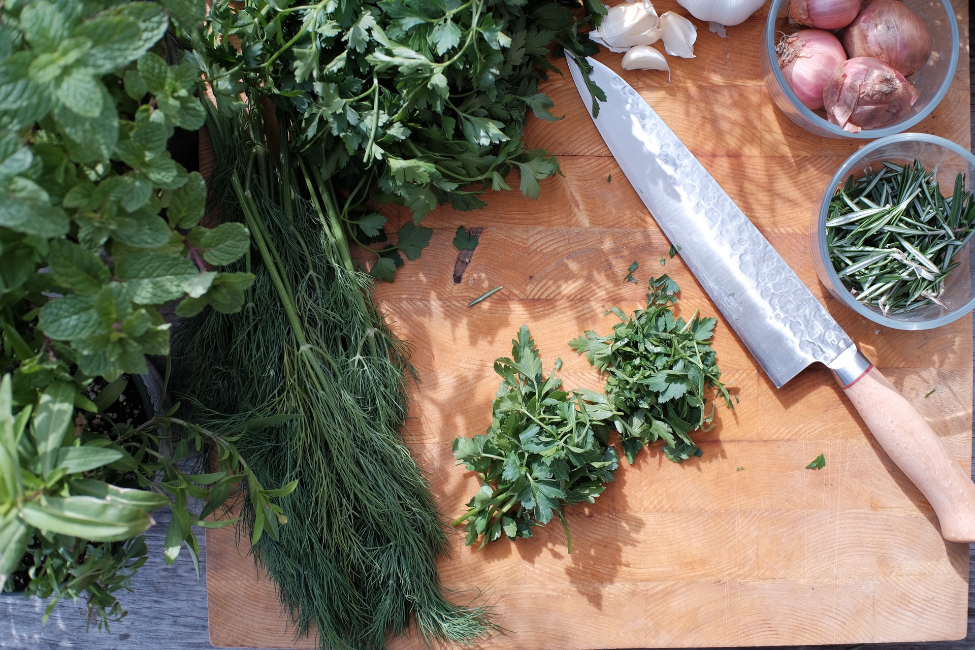 How to Dry Fresh Herbs from the Garden 