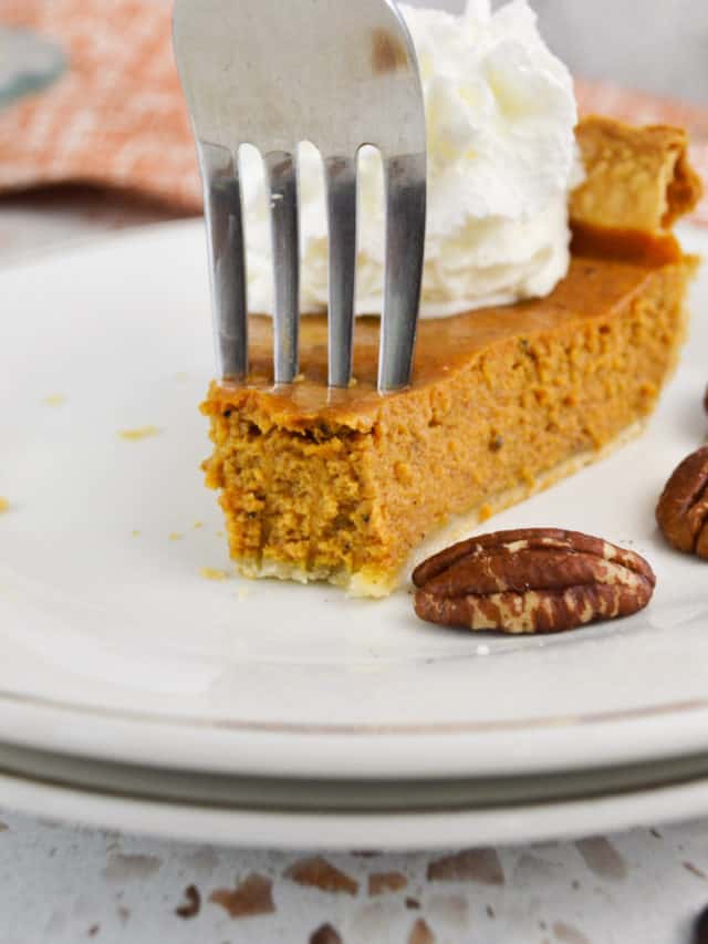 easy pumpkin pie with fork