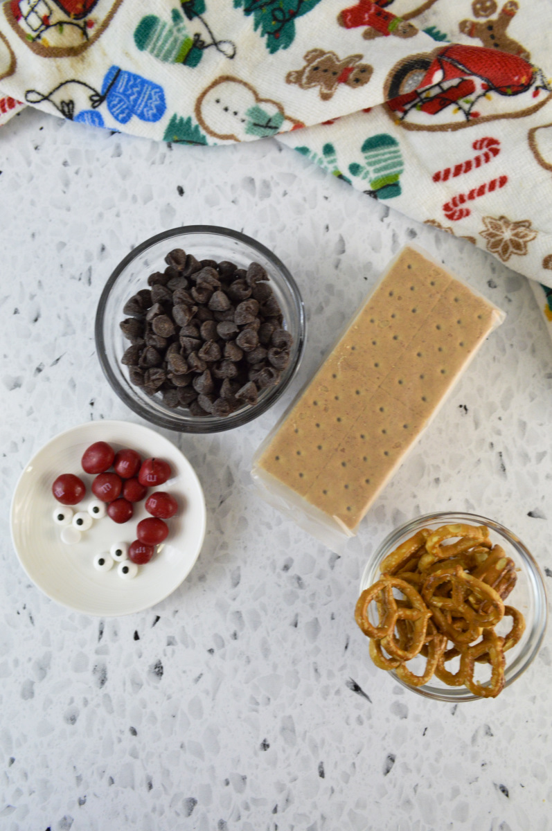 Christmas Chocolate Covered Graham Crackers ingredients 