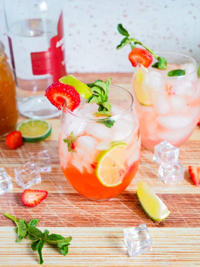 Strawberry lemonade cocktail