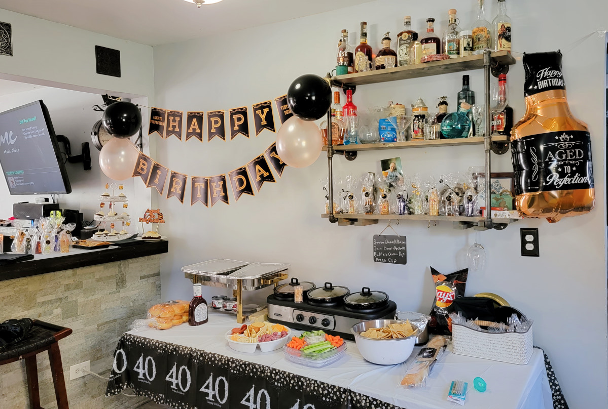 Jack Daniel's 30th party  Jack daniels birthday, 50th birthday party  decorations, Beer birthday party