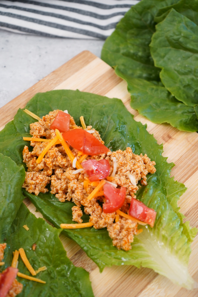 How to assemble chicken lettuce wraps