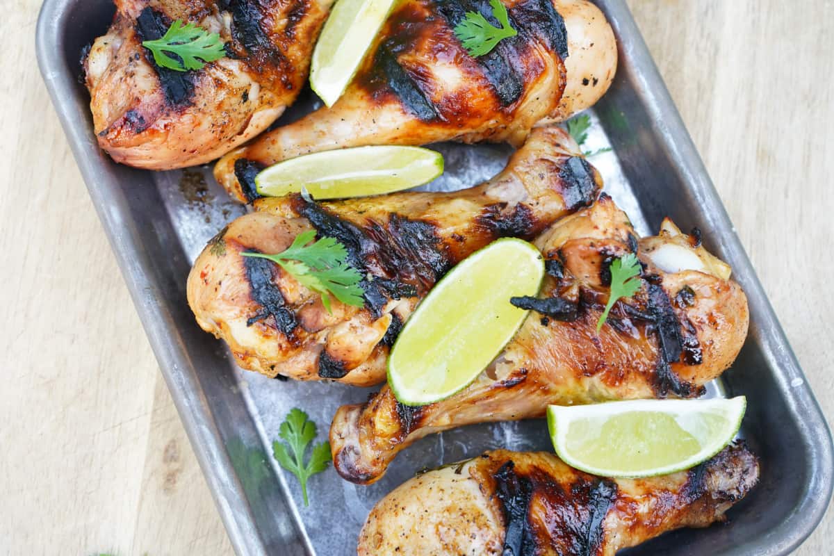 grilled chicken with lime wedges