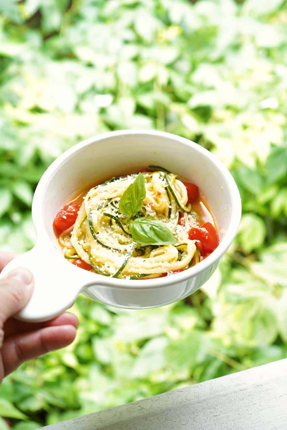Zoodles with tomatoes and basil