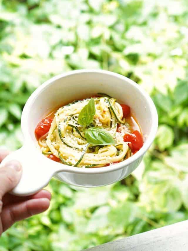 Zoodles with tomatoes and basil
