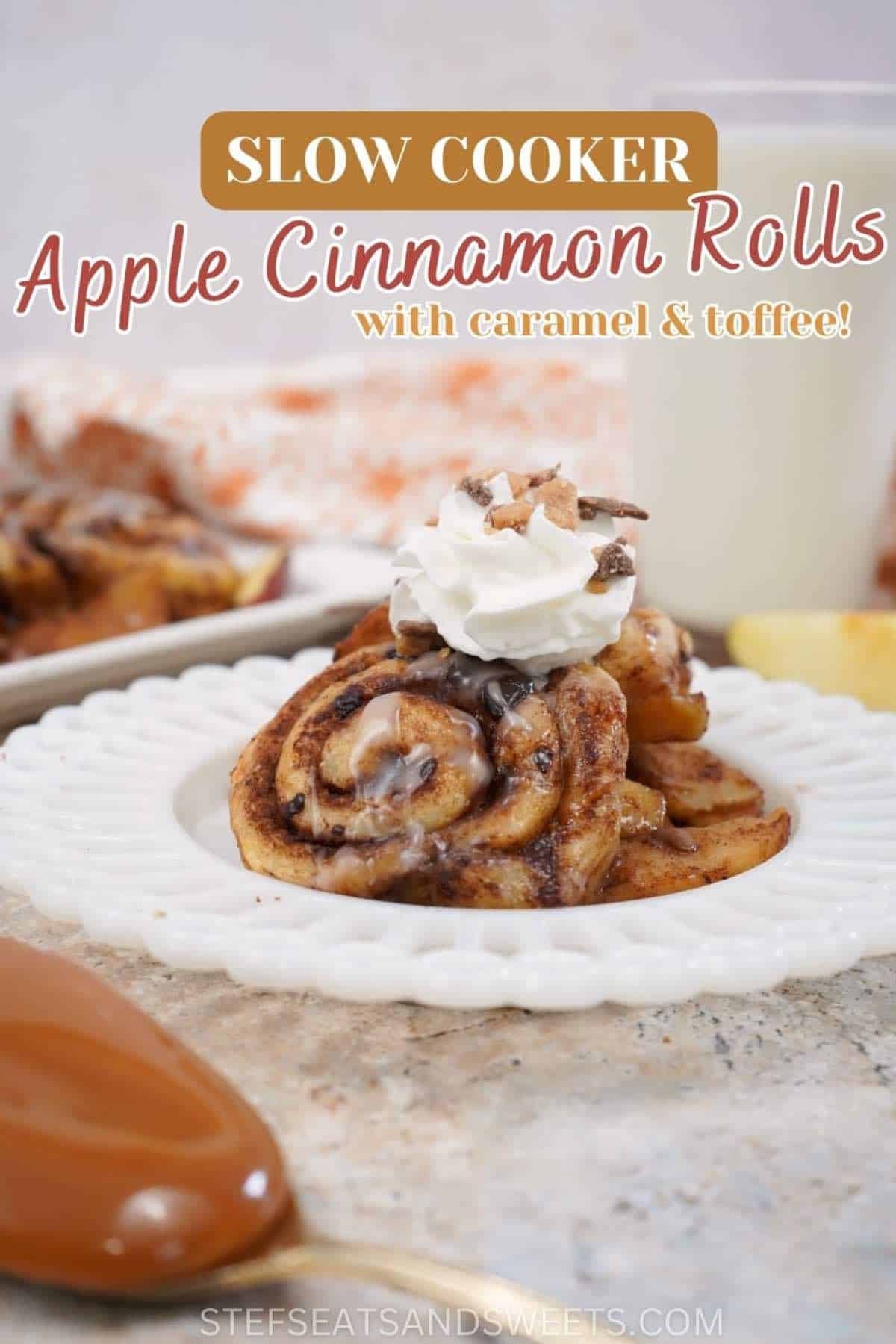Slow cooker apple cinnamon rolls with title 