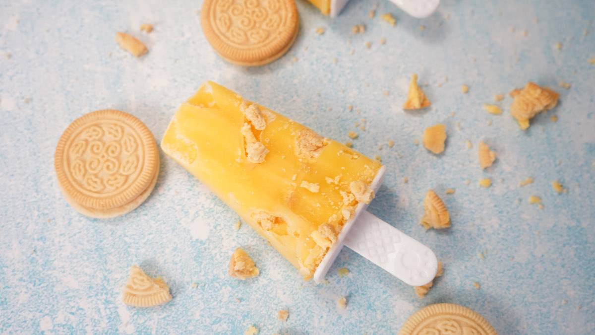 Lemon Cookie Pudding Pops with crumbs