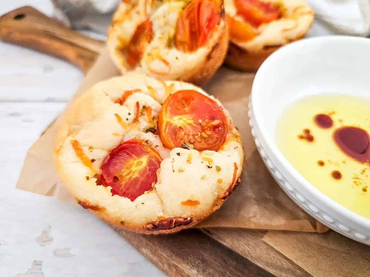 Cheesy Tomato Rolls