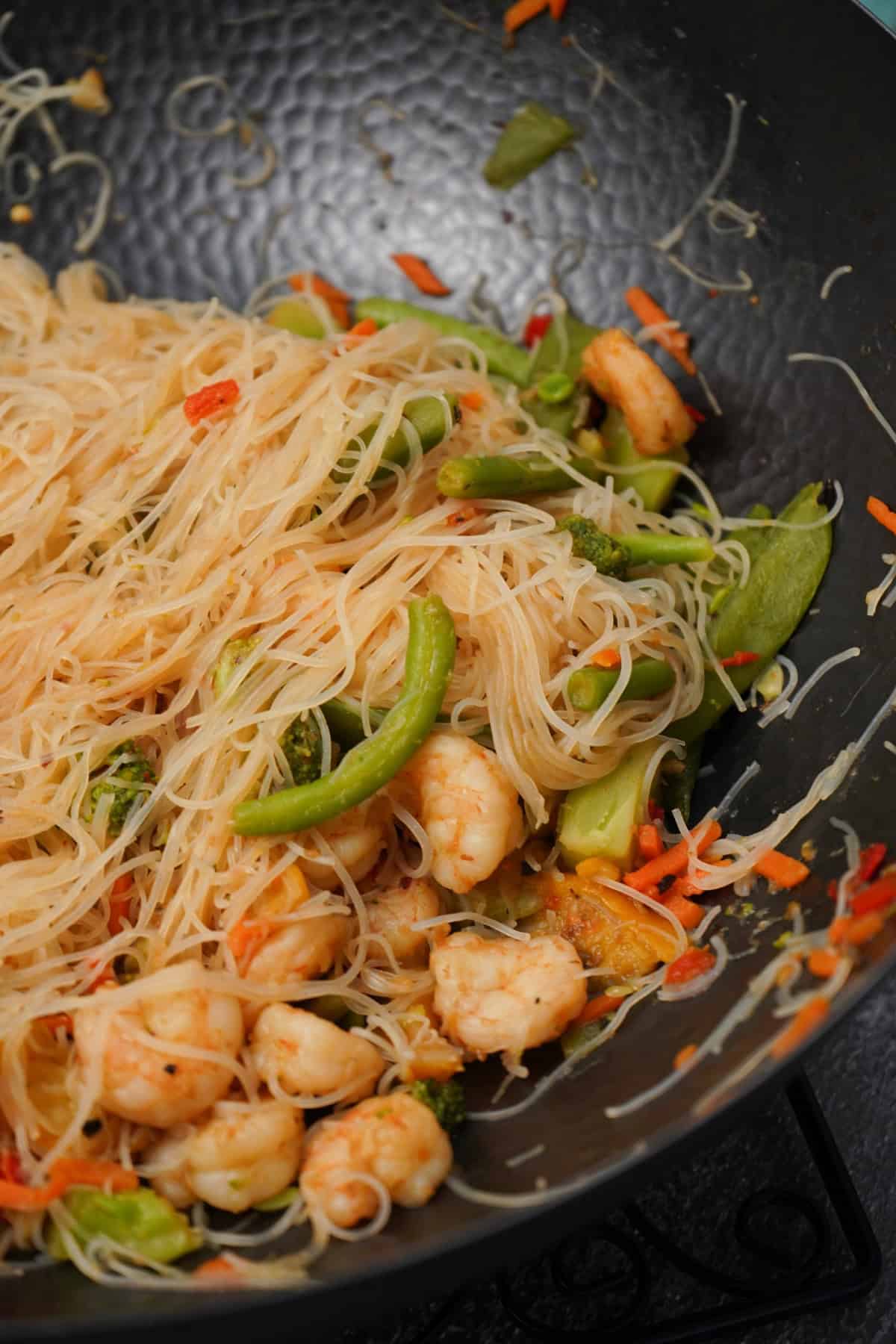 shrimp stir fry with rice noodles