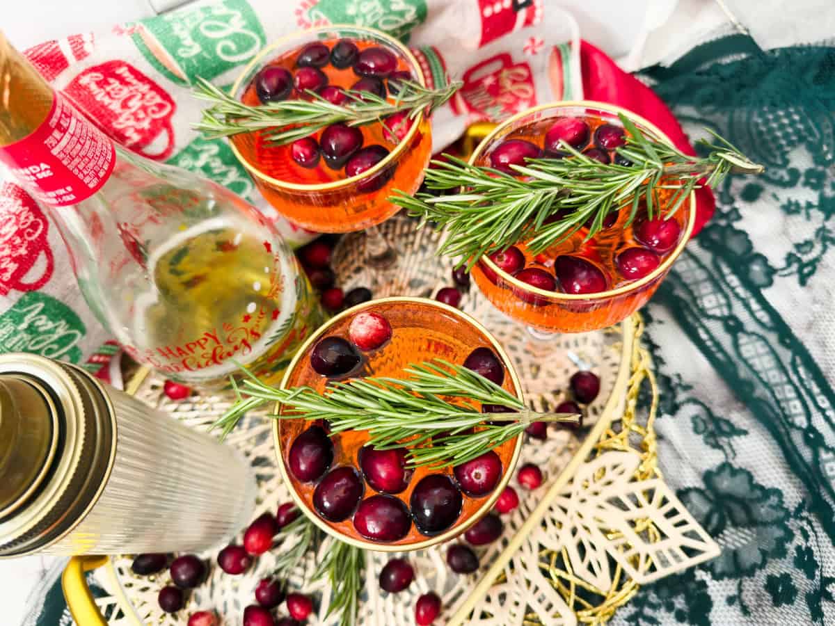 Christmas mimosas with cranberries