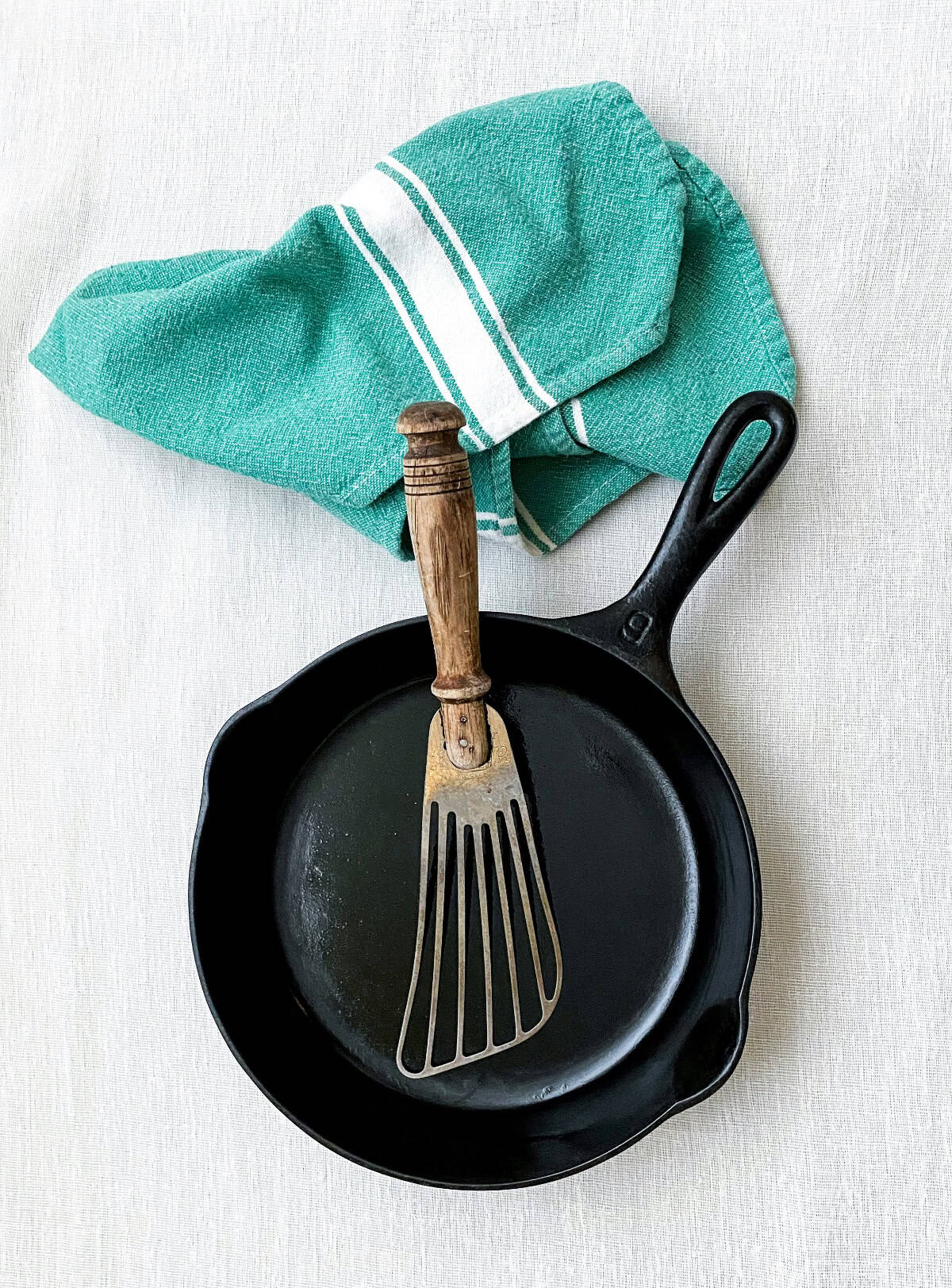 cast iron skillet with spatula for gift ideas