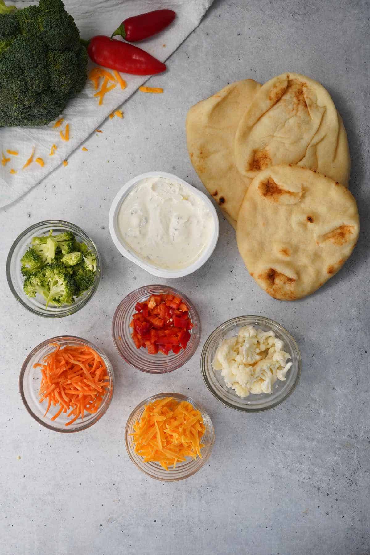 Vegetable naan pizzas ingredients