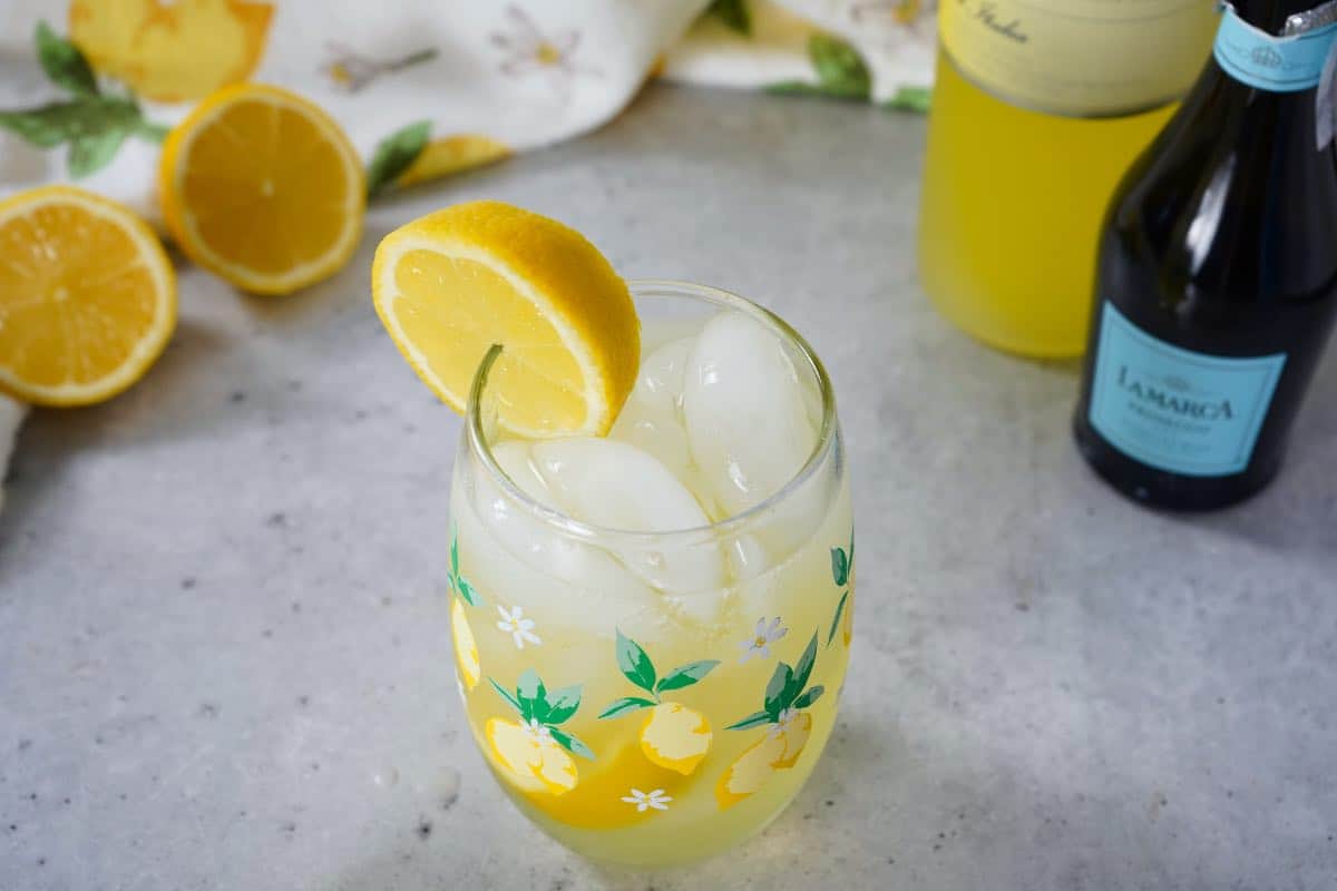 Refreshing Limoncello Spritz